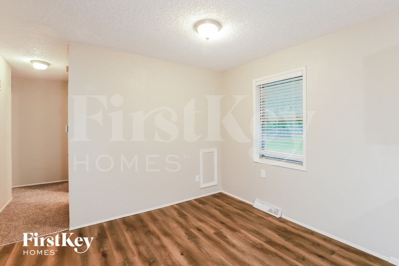 5620 N Potter Ave - Photo 6 of 16