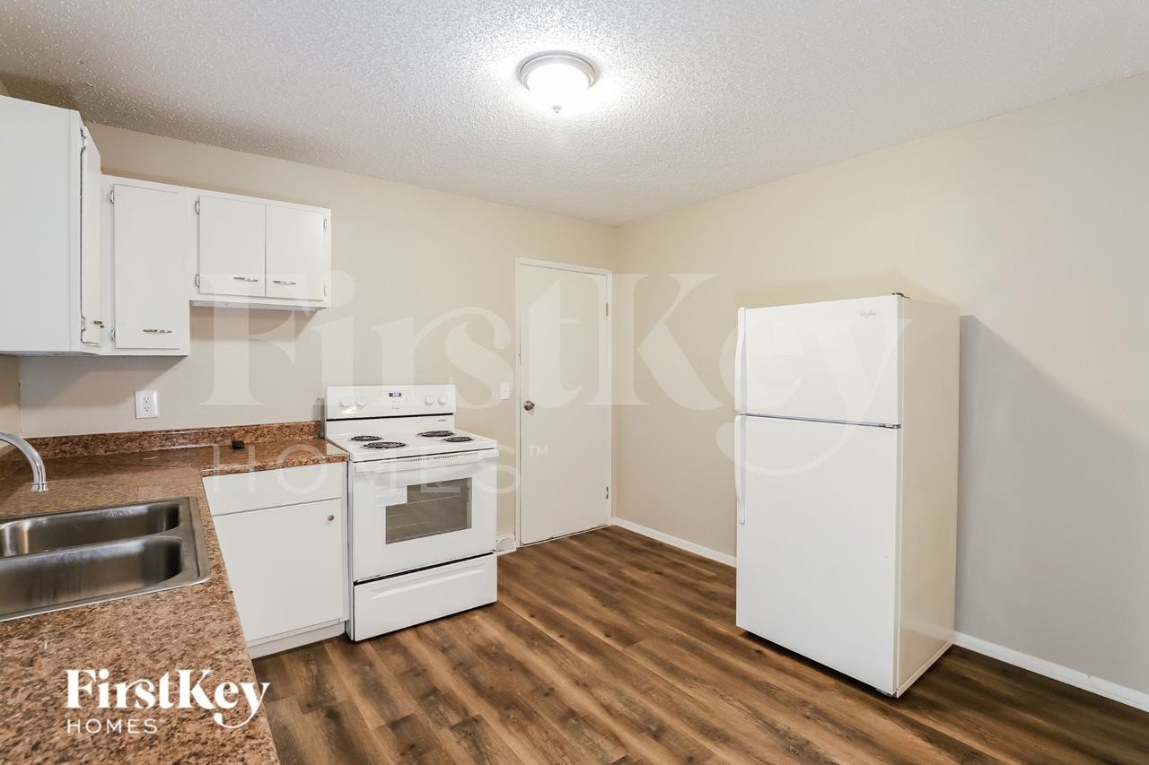 5620 N Potter Ave - Photo 7 of 16