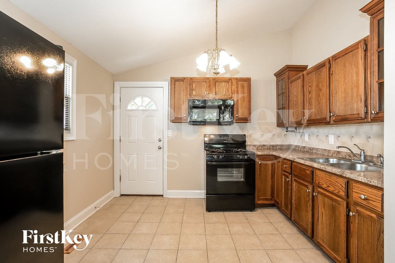 529 Apache Ave - Photo 4 of 15