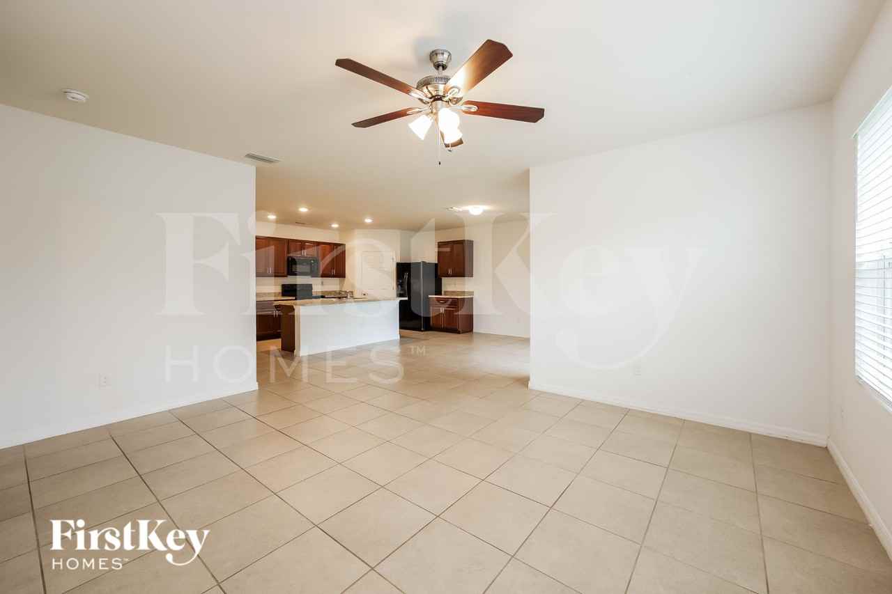 519 Sw 29th Ter - Photo 3 of 16