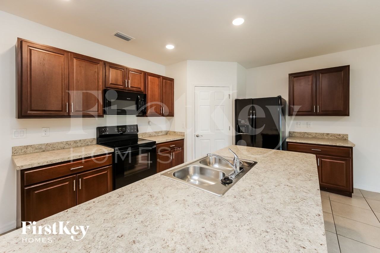 519 Sw 29th Ter - Photo 5 of 16
