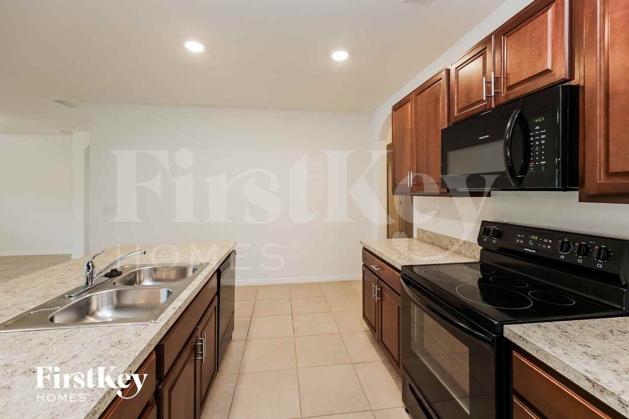 519 Sw 29th Ter - Photo 6 of 16
