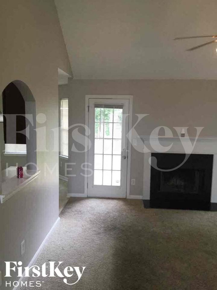 50 Greenway Dr - Photo 2 of 10