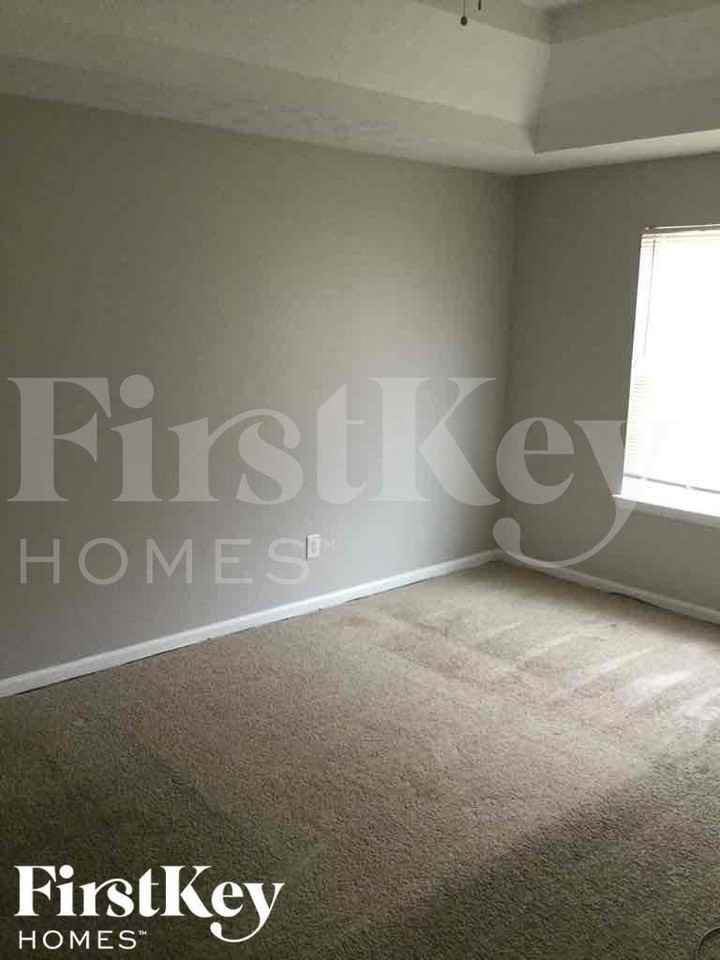 50 Greenway Dr - Photo 3 of 10