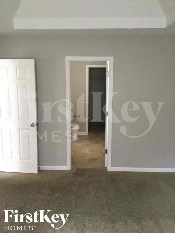 50 Greenway Dr - Photo 4 of 10