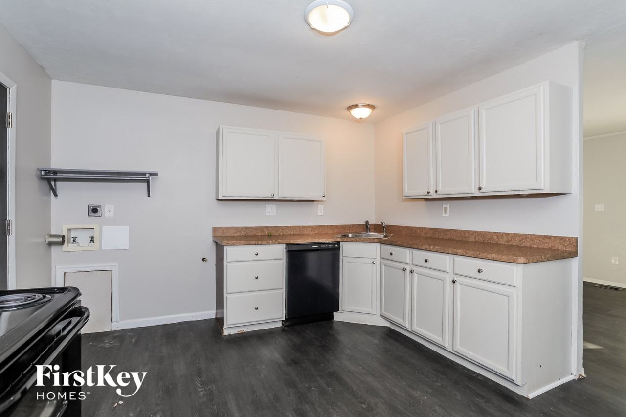 4880 Hardell Dr - Photo 7 of 15