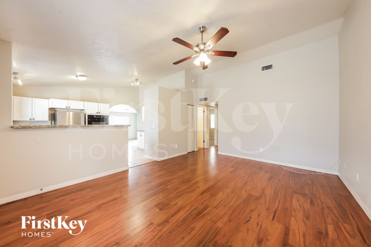 4745 W Morrow Dr - Photo 2 of 16