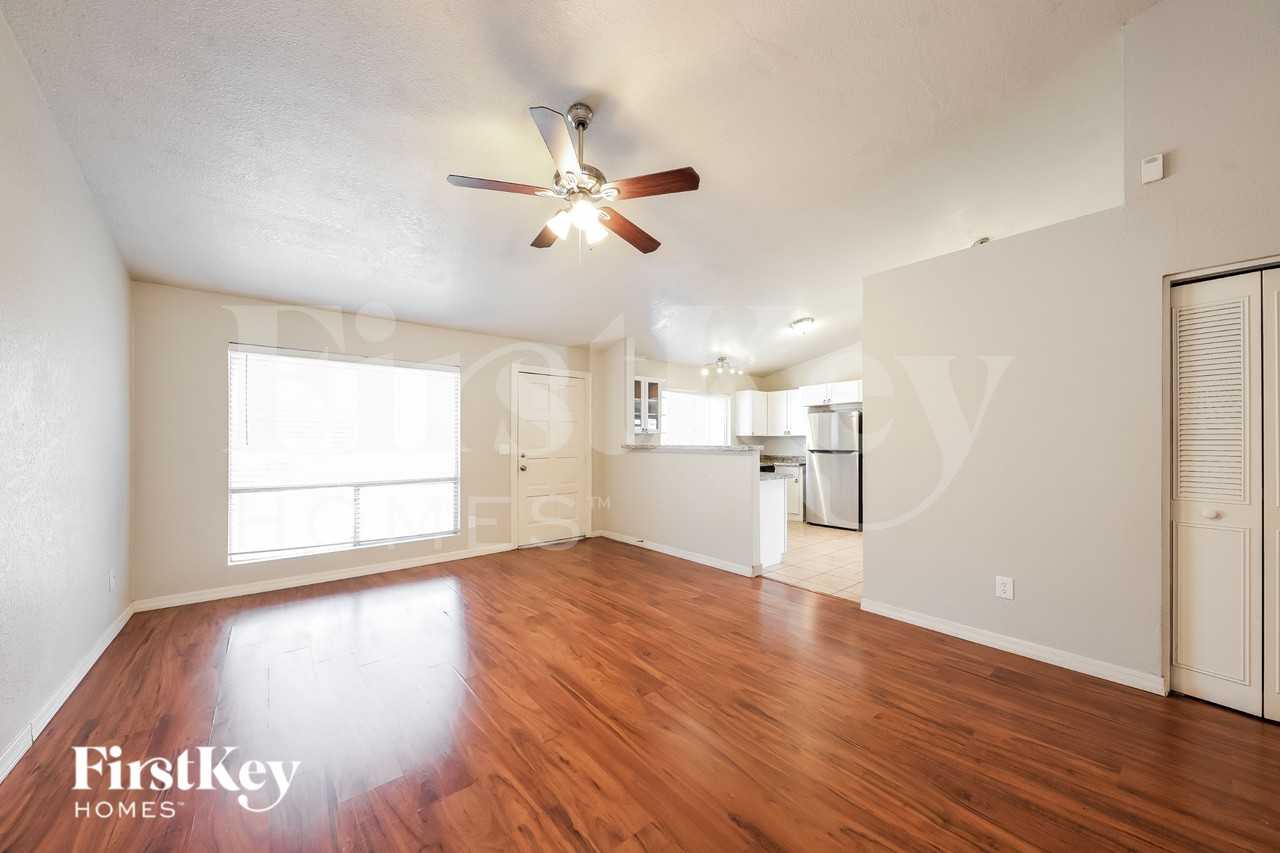 4745 W Morrow Dr - Photo 4 of 16