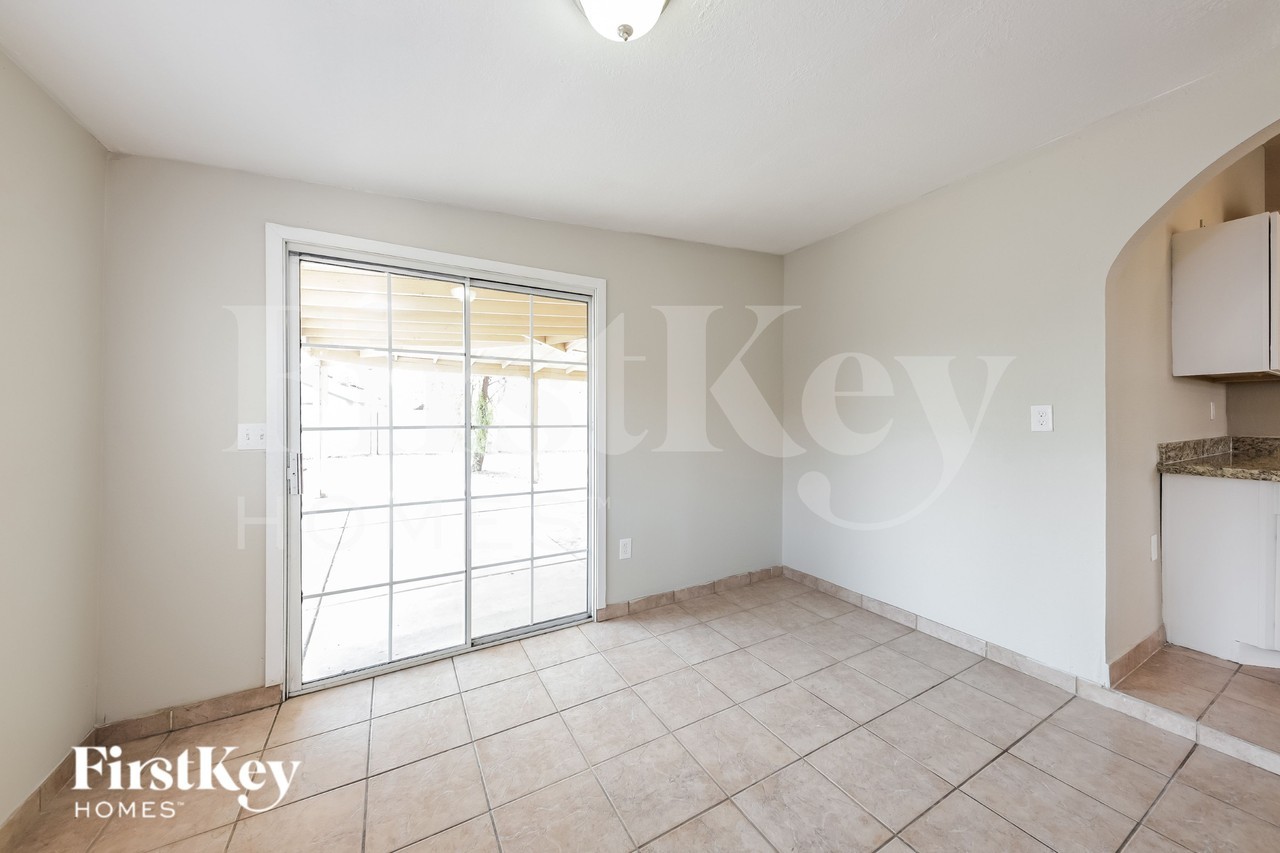 4745 W Morrow Dr - Photo 5 of 16