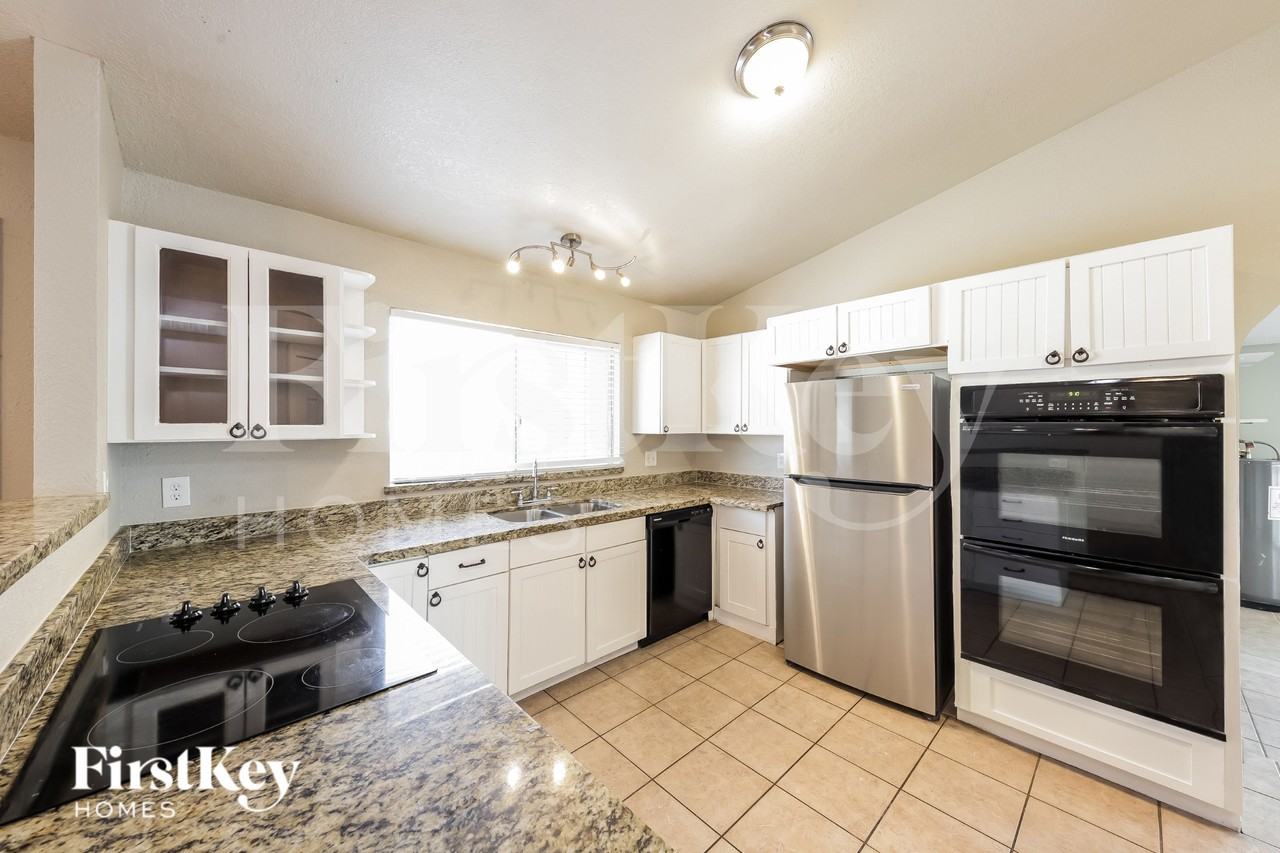 4745 W Morrow Dr - Photo 6 of 16