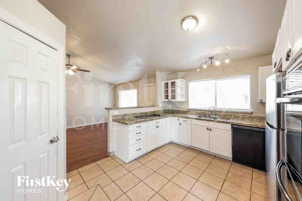 4745 W Morrow Dr - Photo 7 of 16