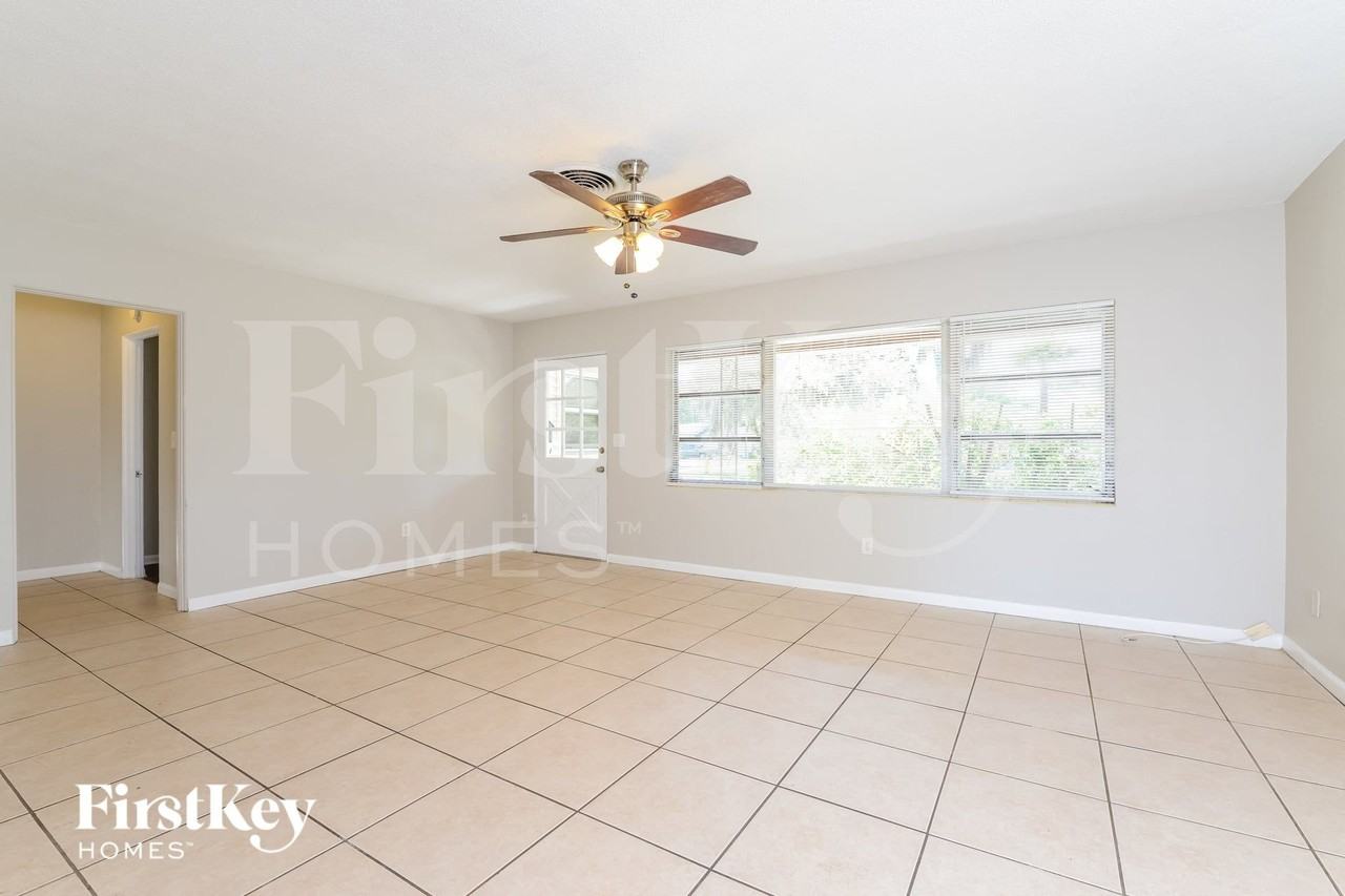 427 S Main St - Photo 4 of 16