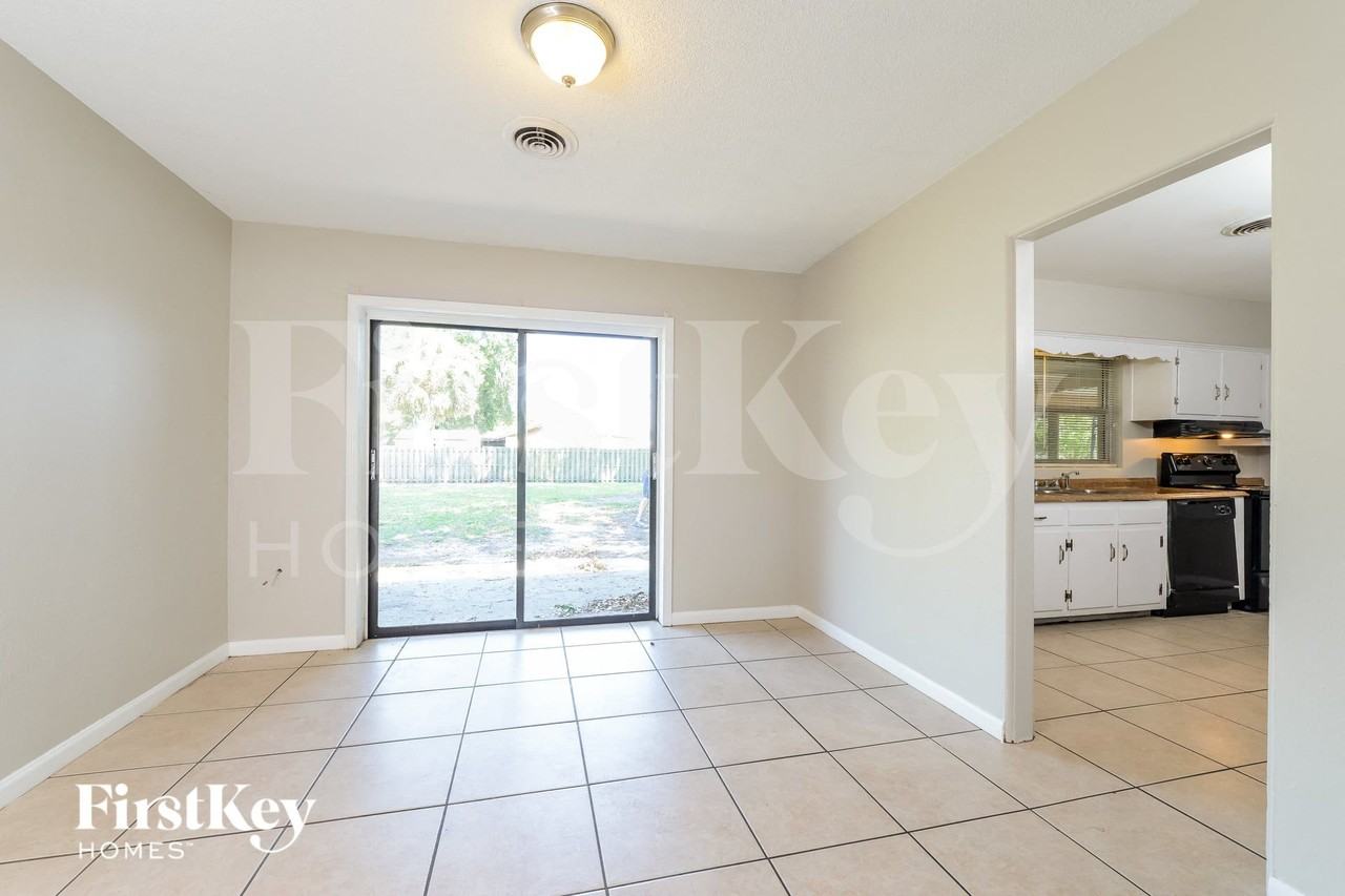 427 S Main St - Photo 5 of 16