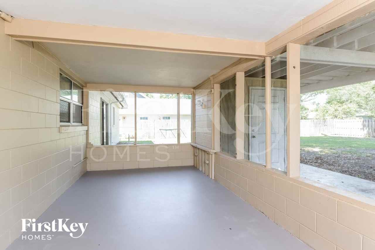 427 S Main St - Photo 7 of 16