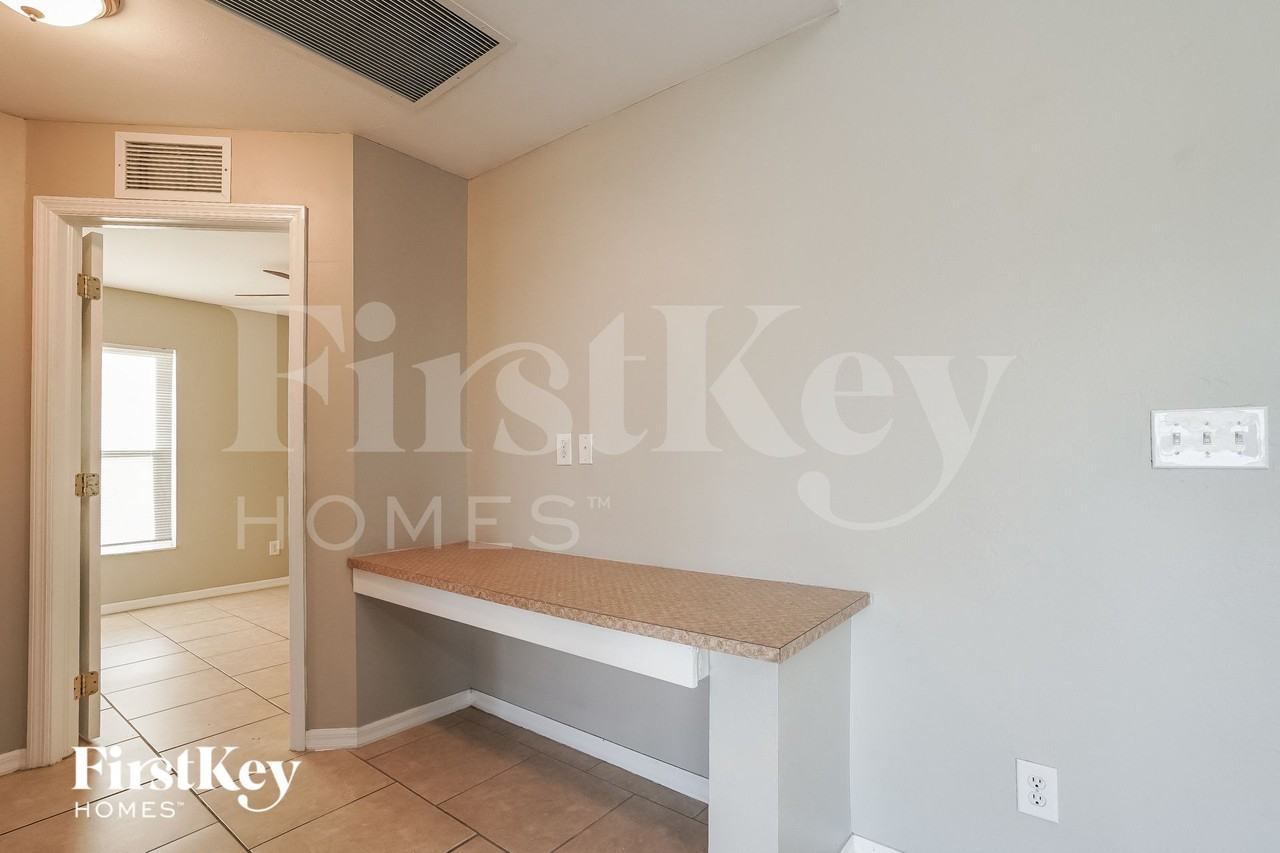 4206 25th St Sw - Photo 3 of 17