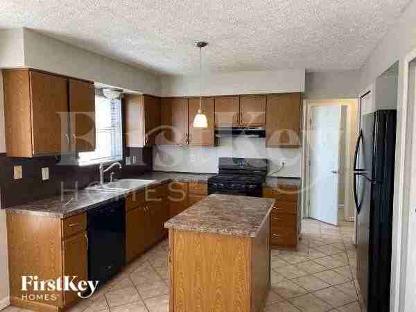 3012 Ambarwent Rd - Photo 5 of 10