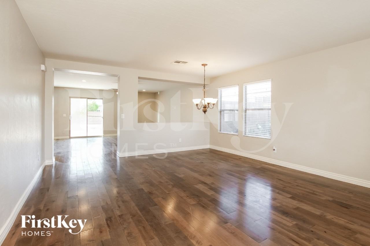 3006 W Pollack St - Photo 6 of 17