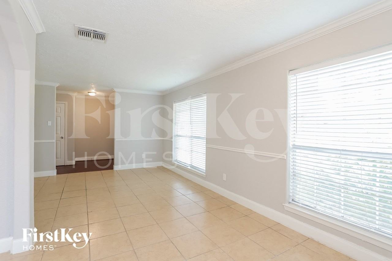 2922 Laurelridge Dr - Photo 4 of 16