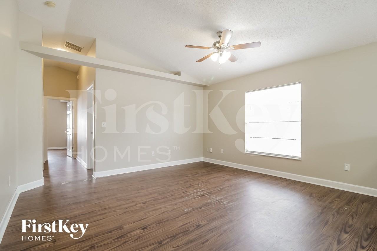 2416 Daffadil Ter - Photo 2 of 15