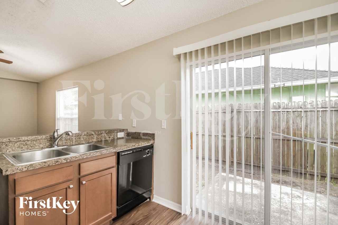 2416 Daffadil Ter - Photo 5 of 15