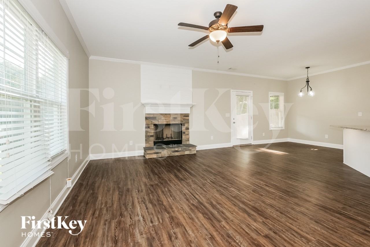 22 E Newnan Rd Unit F - Photo 3 of 16