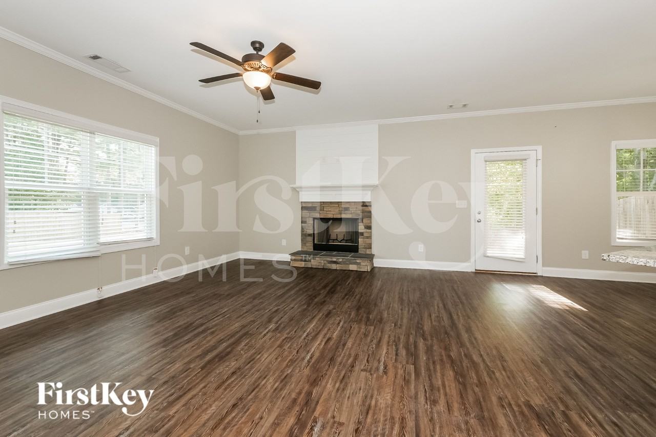 22 E Newnan Rd Unit F - Photo 4 of 16