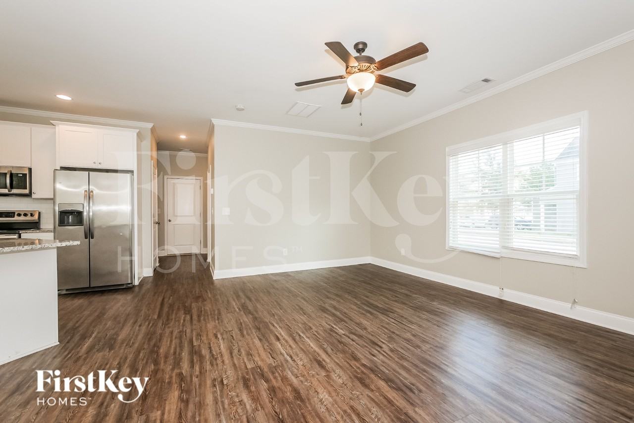 22 E Newnan Rd Unit F - Photo 5 of 16