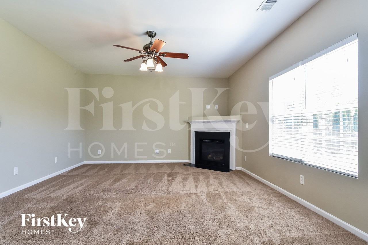 1815 Beeson Park Ln - Photo 2 of 11