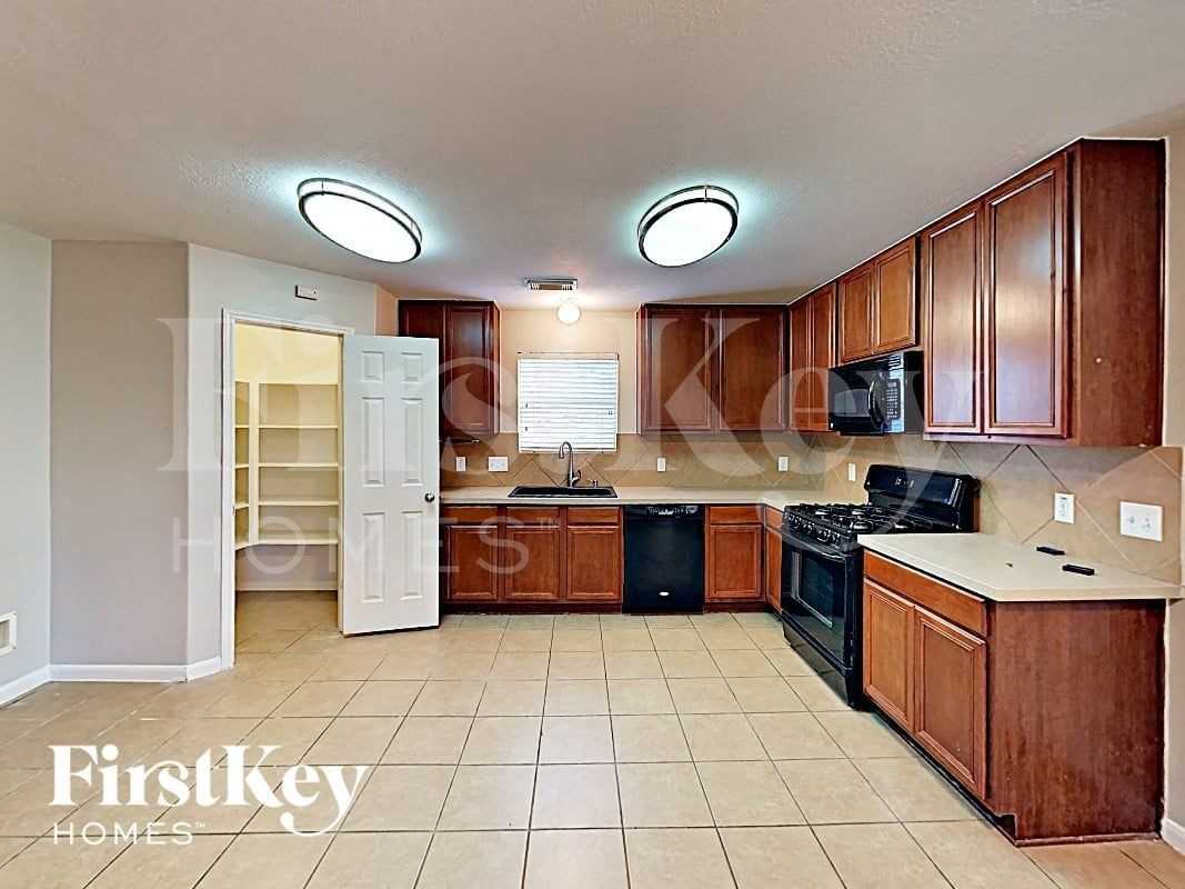 15207 Green Whisper Dr - Photo 5 of 17