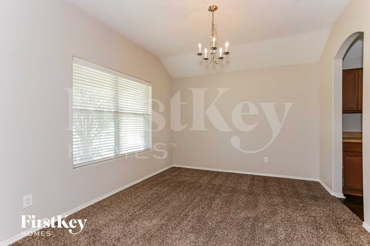 1422 Waldrop Dr - Photo 5 of 17