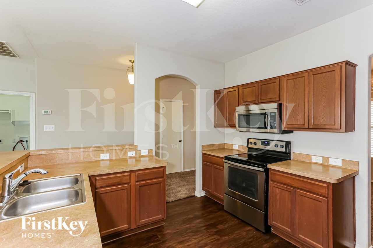 1422 Waldrop Dr - Photo 7 of 17