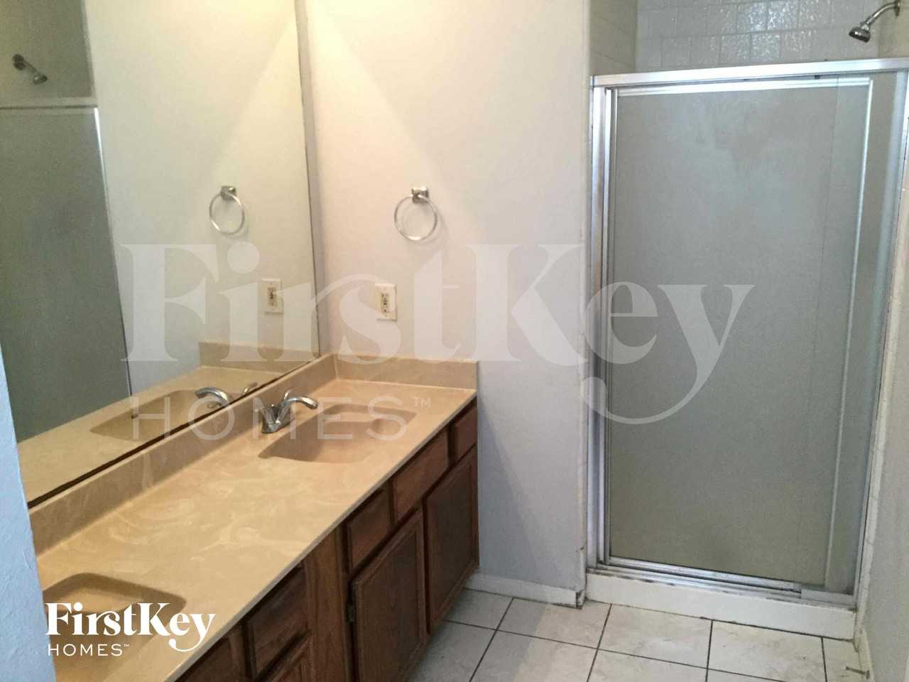 14114 Falling Elm Ln - Photo 5 of 12