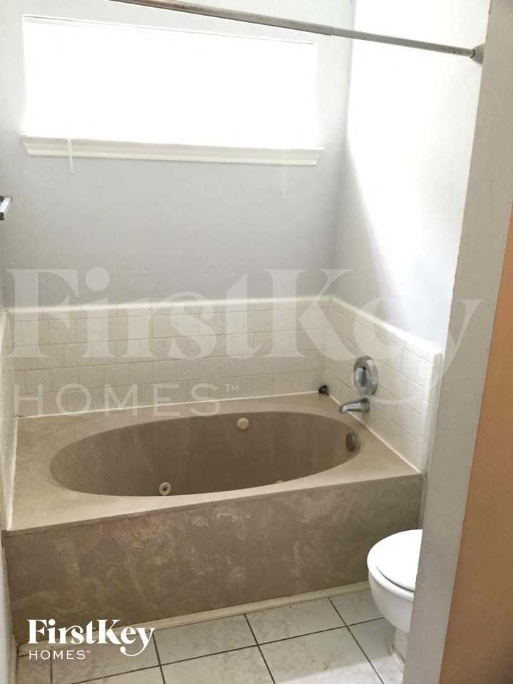 14114 Falling Elm Ln - Photo 6 of 12
