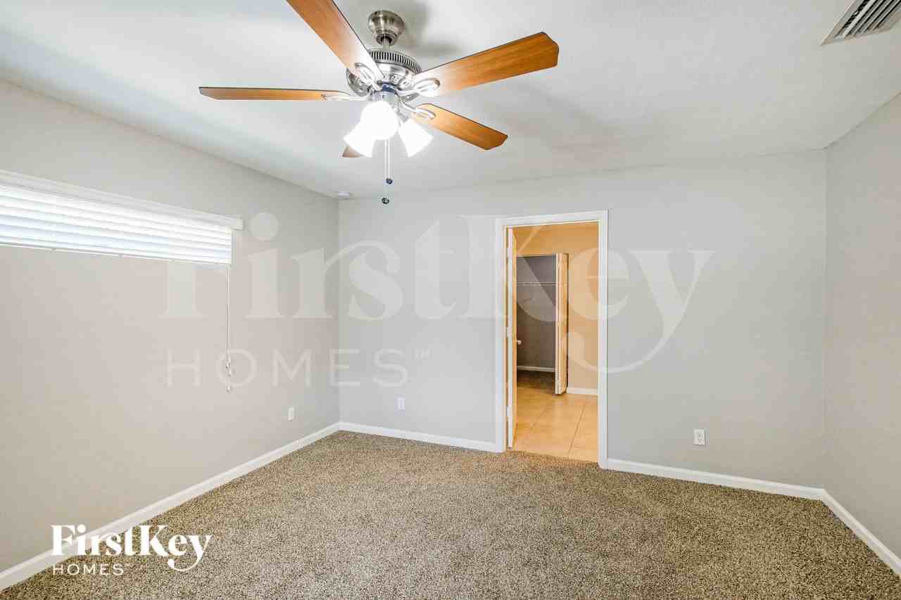 1351 Sw Amboy Ave - Photo 7 of 16
