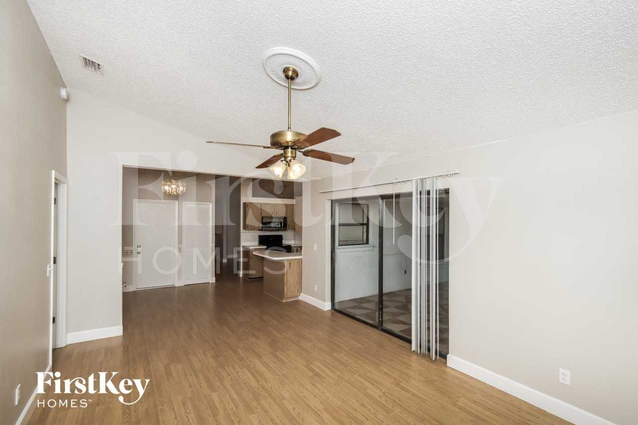 1253 Giralda Cir Nw - Photo 4 of 15