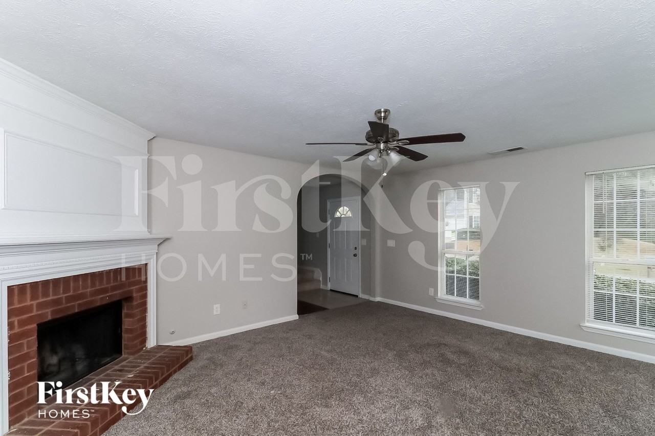 1118 Summerstone Trce - Photo 4 of 15