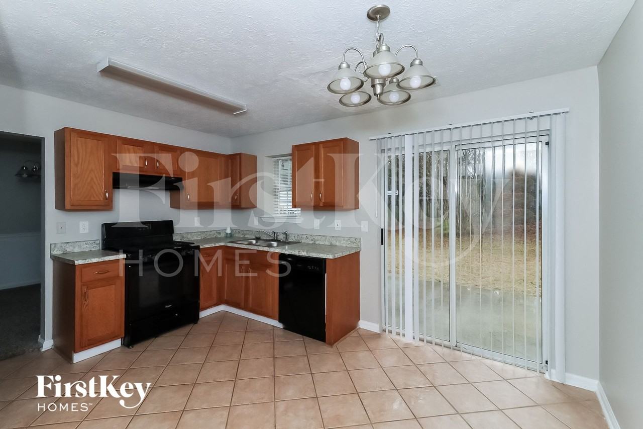 1118 Summerstone Trce - Photo 7 of 15