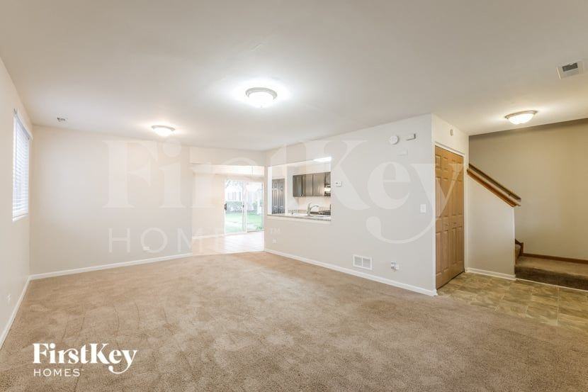 1028 Four Seasons Blvd - Photo 5 of 15