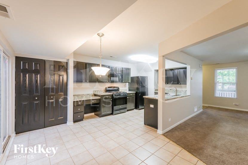 1028 Four Seasons Blvd - Photo 6 of 15