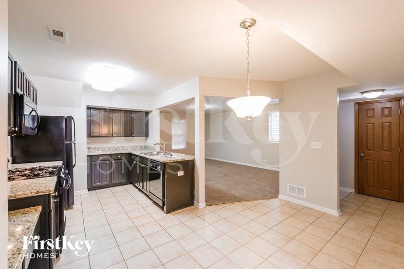 1028 Four Seasons Blvd - Photo 7 of 15
