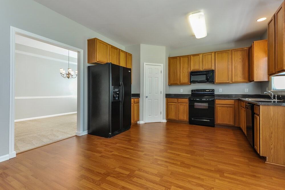 804 Red Oak Tree Dr - Photo 4 of 20
