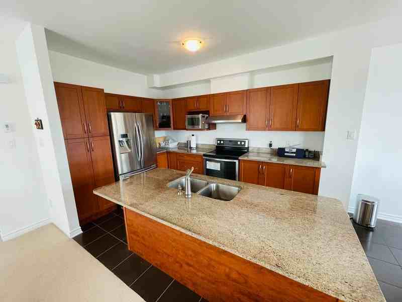108 Battersea Cres - Photo 2 of 13