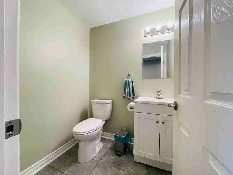 108 Battersea Cres - Photo 5 of 13
