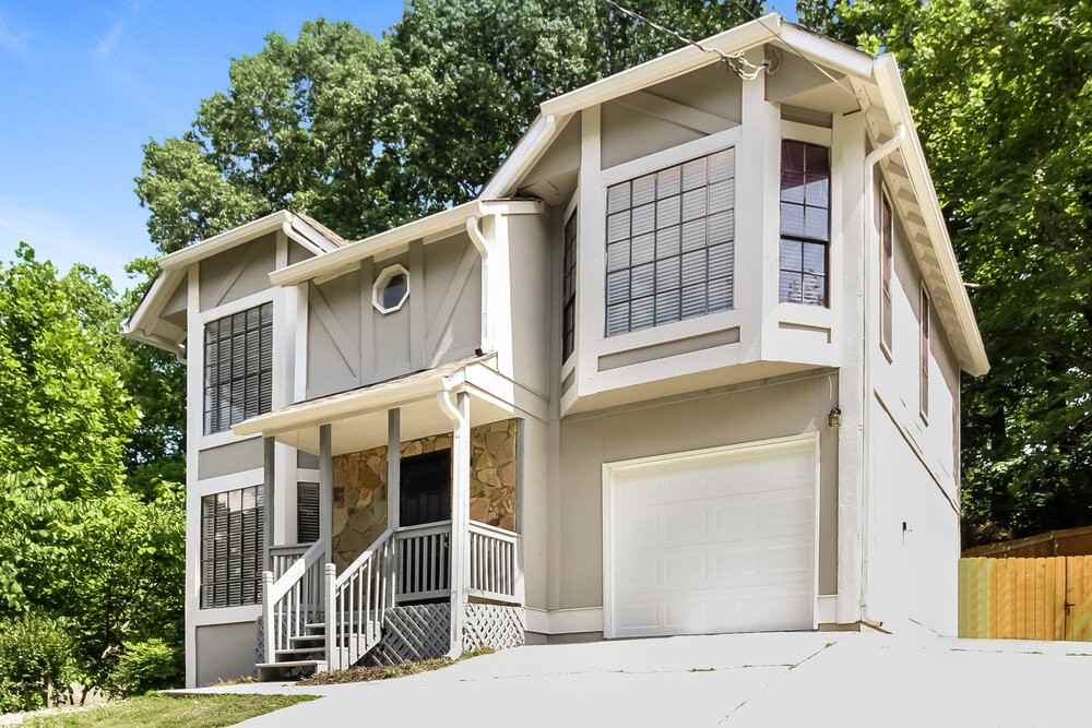 1097 Williamsburg Ln - Photo 2 of 17