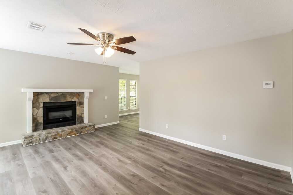 1097 Williamsburg Ln - Photo 5 of 17