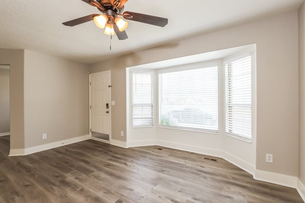 1737 Nw - Photo 4 of 17