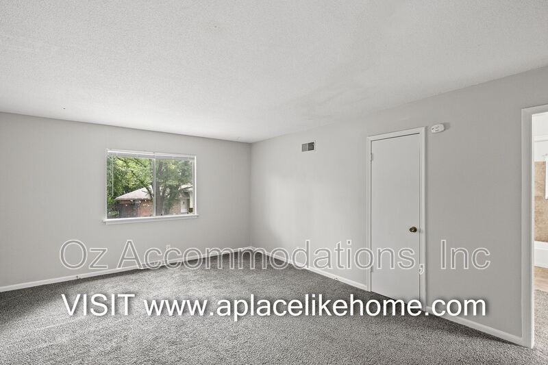 1606 N 63rd Pl - Photo 6 of 32