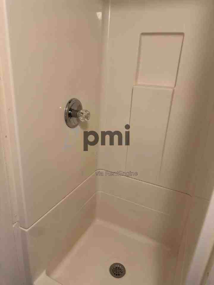 601 1 2 Monroe Ave #14 - Photo 3 of 10