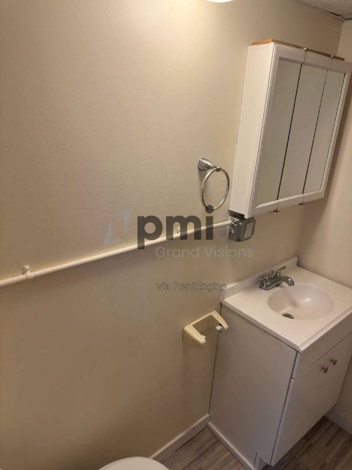 601 1 2 Monroe Ave #14 - Photo 4 of 10