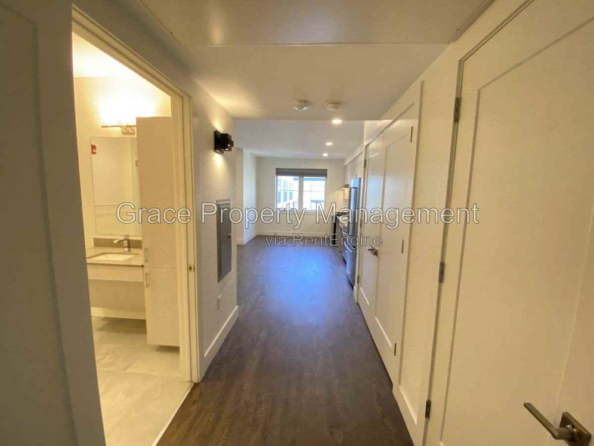431 E Bayaud Ave #301 - Photo 3 of 10